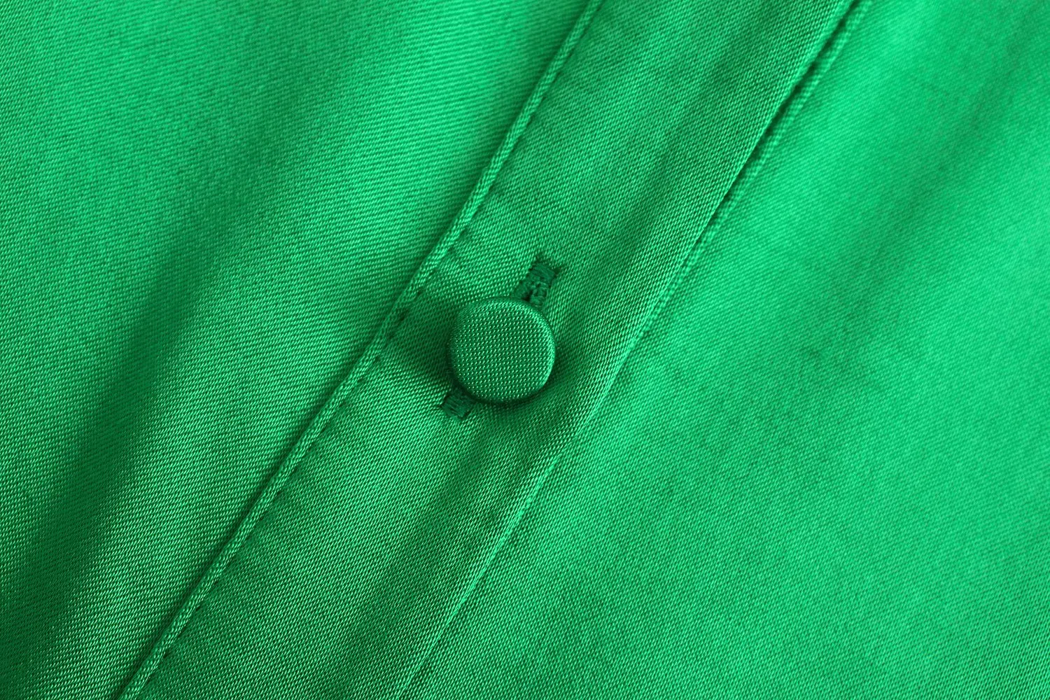 2021 Za Női Ruched Puff Ujjú Zöld Póló Nő Vintage Felszerelt Blúz Gomb Vékony Felső Elegáns Feminino Elegáns Szatén Ing Kép 4