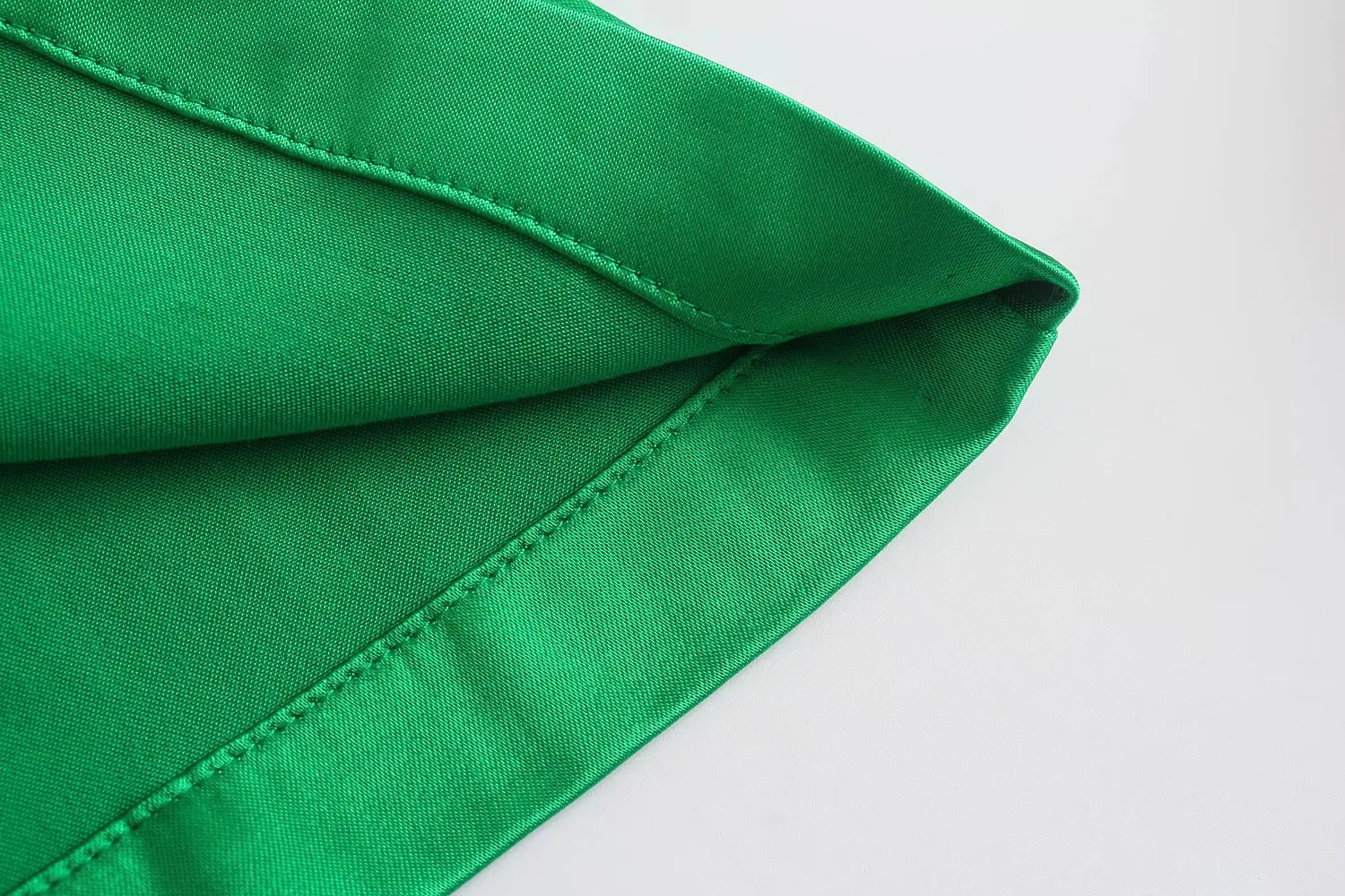2021 Za Női Ruched Puff Ujjú Zöld Póló Nő Vintage Felszerelt Blúz Gomb Vékony Felső Elegáns Feminino Elegáns Szatén Ing Kép 5