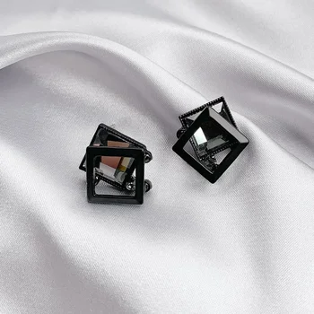 Új koreai matt fekete négyzet fülbevaló elegáns temperamentum nettó piros kristály geometriai egyszerű hideg szél fülbevaló női 1